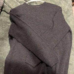 Limited women’s wool sweater size xs